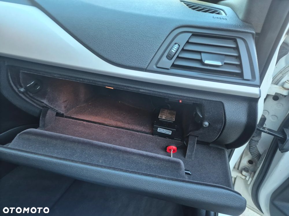 BMW Seria 3 318d DPF Edition Lifestyle - 25