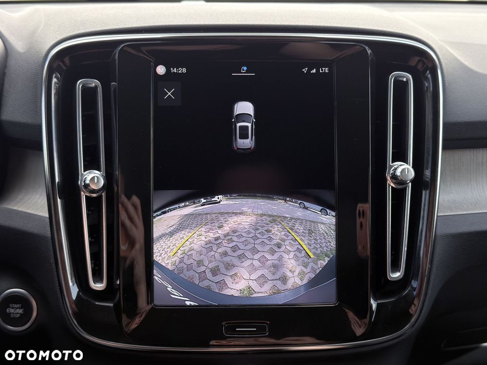 Volvo XC 40 - 25