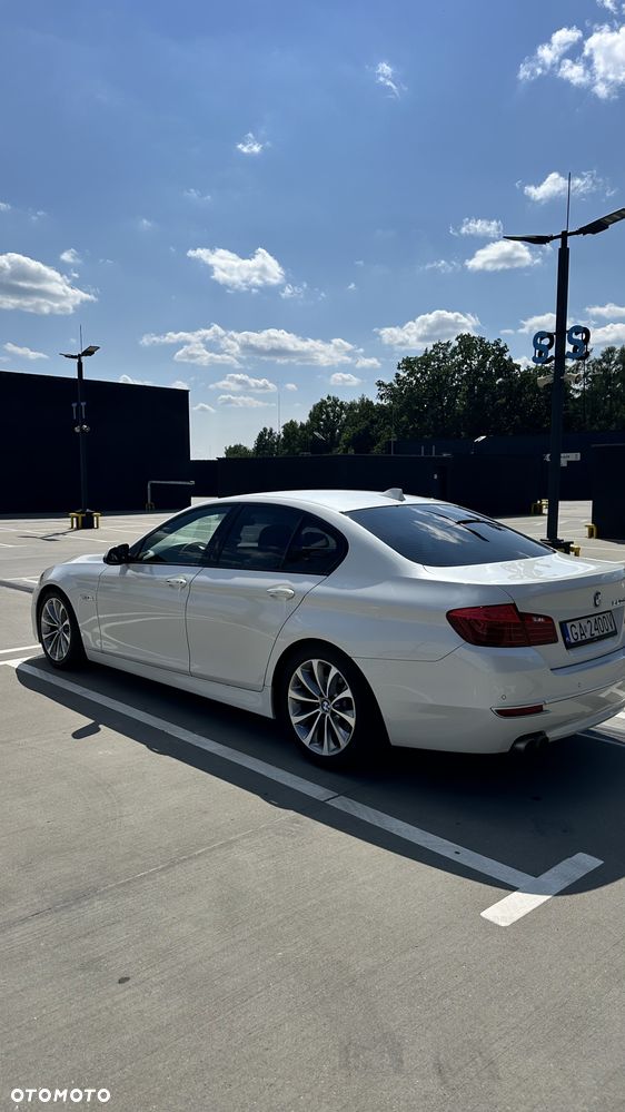 BMW Seria 5 520d Luxury Line - 13