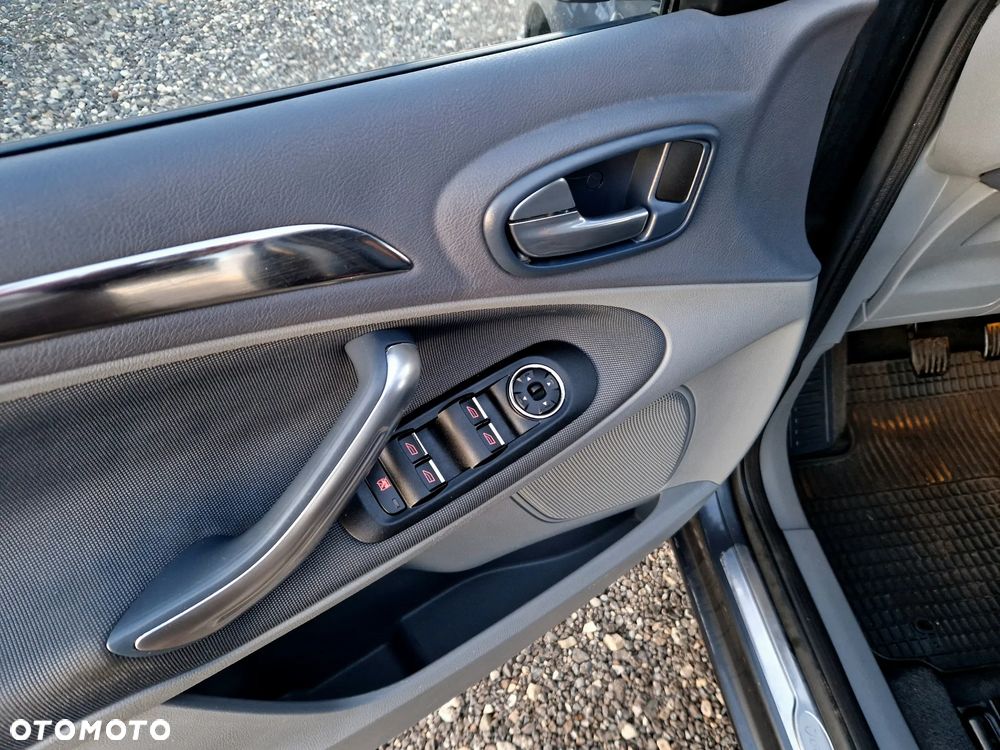 Ford S-Max 2.5 Titanium - 16