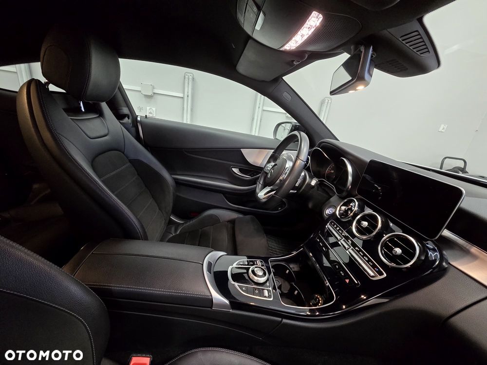 Mercedes-Benz Klasa C 220 d 4Matic 9G-TRONIC - 26
