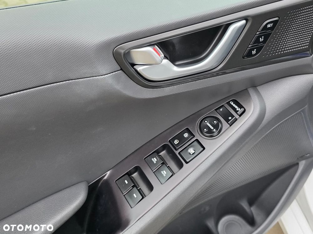 Hyundai IONIQ Hybrid Business - 19