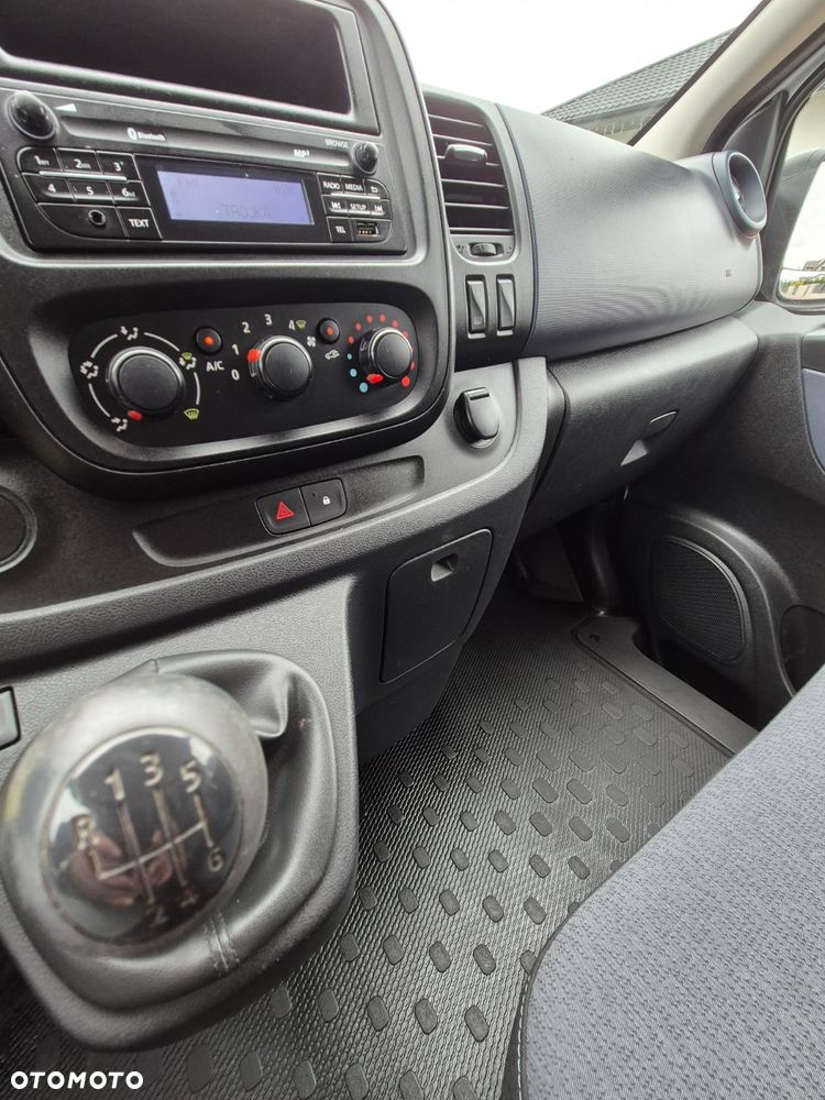 Opel Vivaro 2017r LONG 180tys km webasto super stan - 25