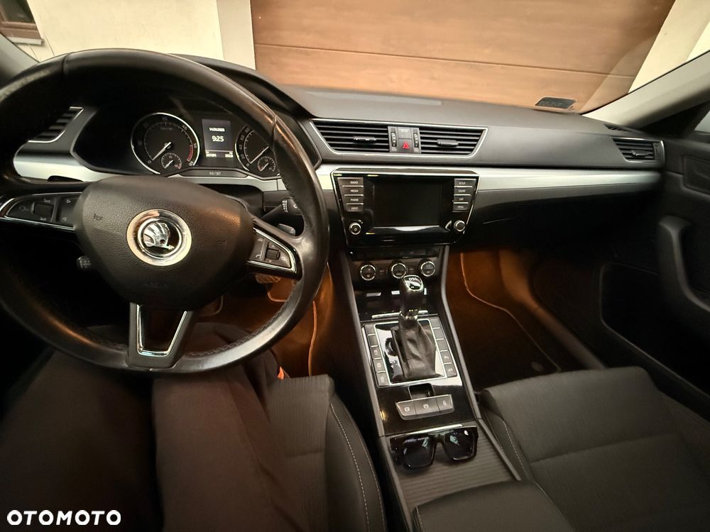 Skoda Superb 2.0 TDI Ambition DSG - 36