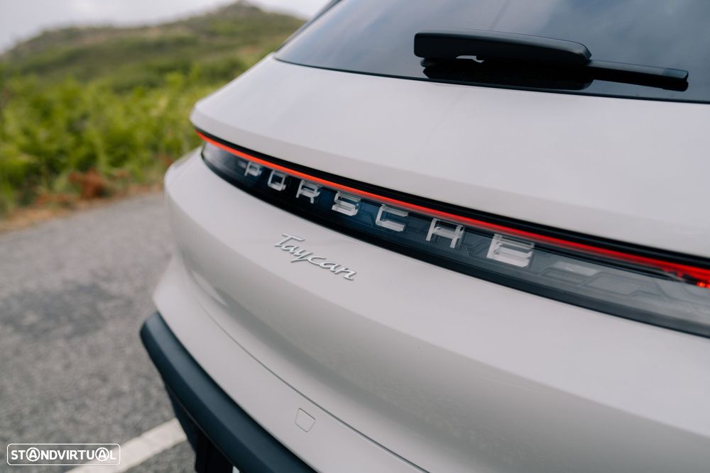 Porsche Taycan Sport Turismo - 16