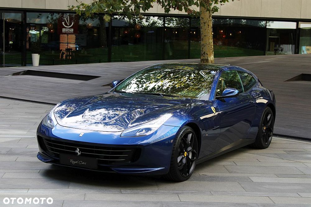Ferrari GTC4Lusso - 1