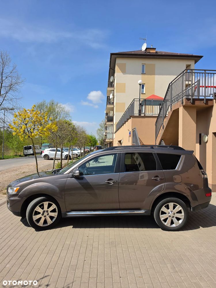 Mitsubishi Outlander 2.2 DID Instyle NAVI EU5 TC-SST - 2