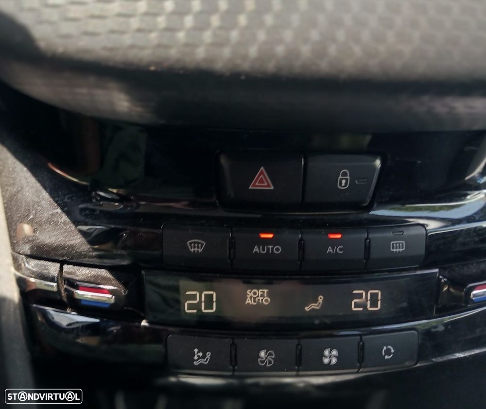 Peugeot 2008 1.2 PureTech Allure EAT6 - 3