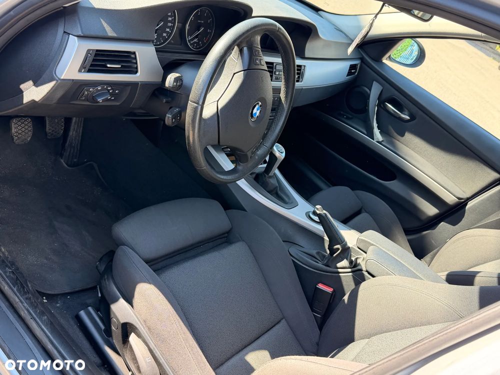 BMW Seria 3 318i - 5