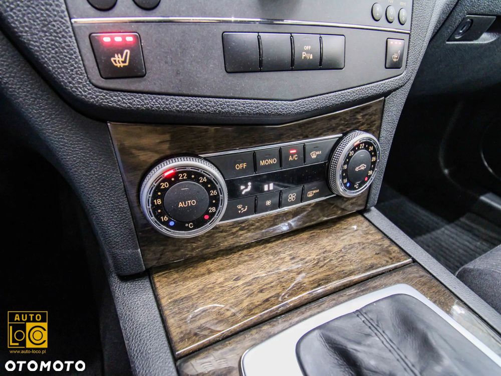 Mercedes-Benz Klasa C 180 CGI Automatik BlueEFFICIENCY Elegance - 18