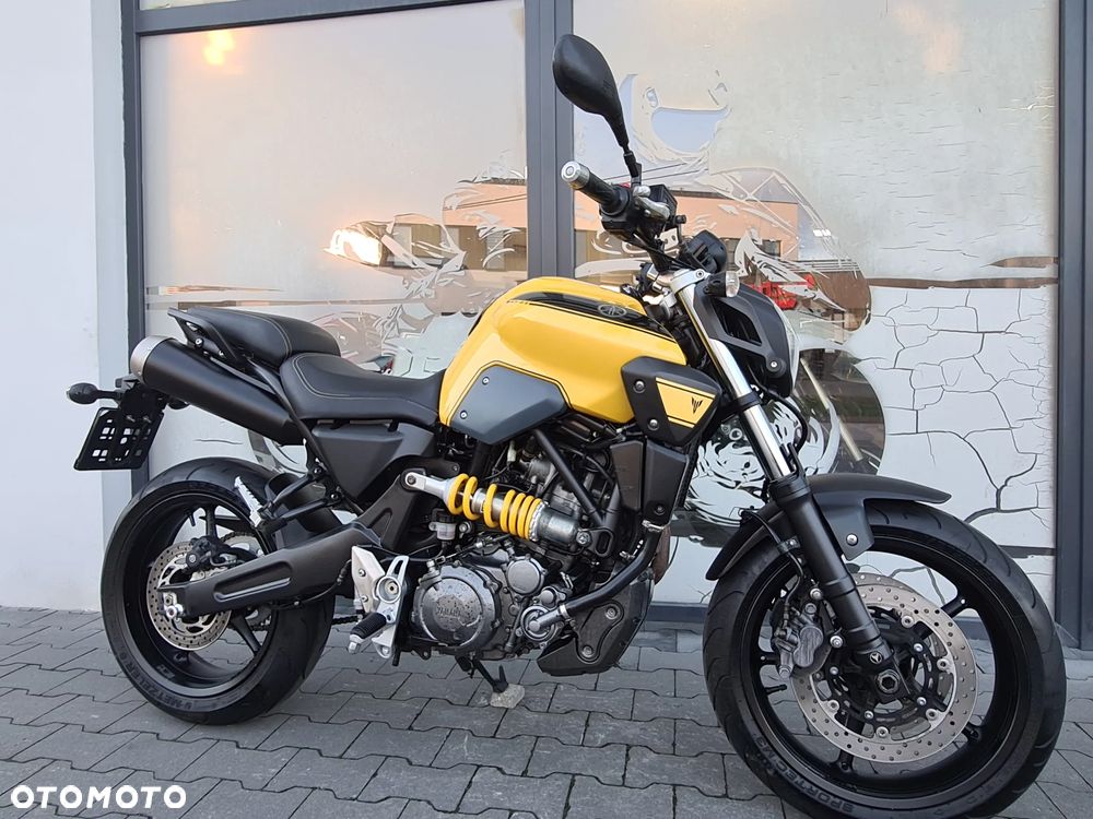 Yamaha MT - 8