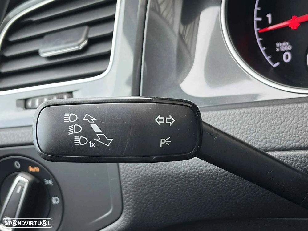 VW Golf 1.6 TDI Confortline - 23