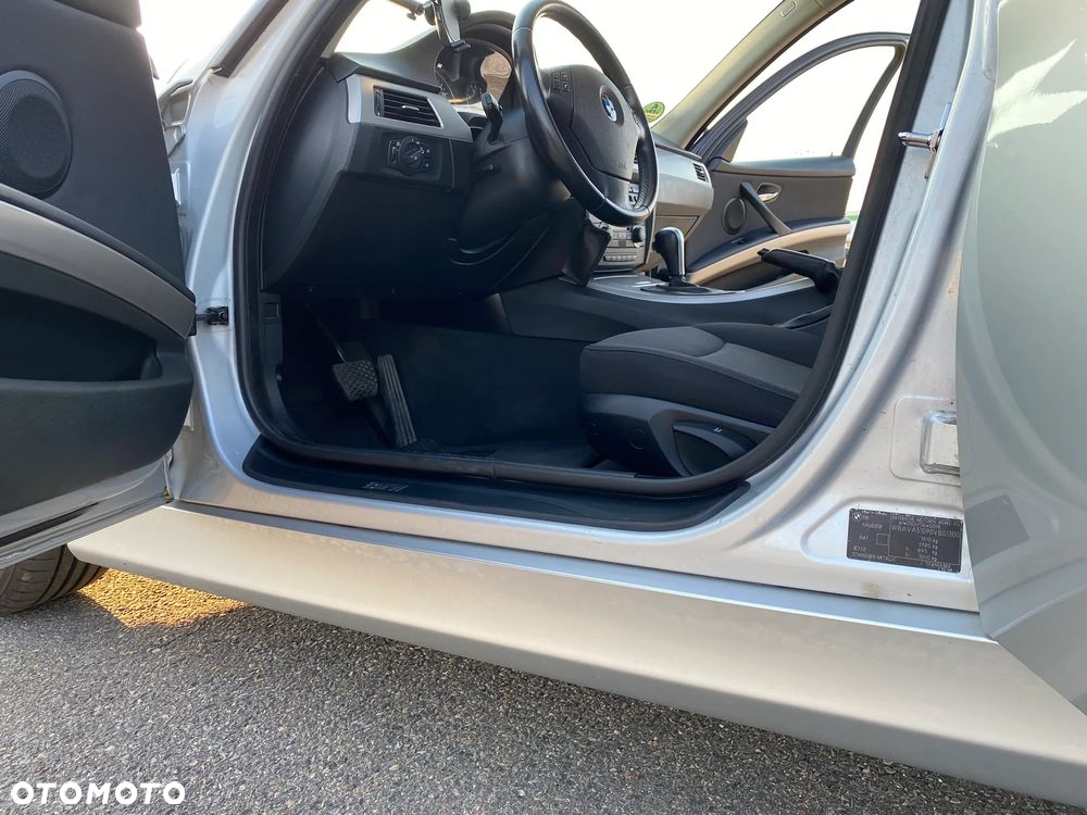 BMW Seria 3 318i - 26