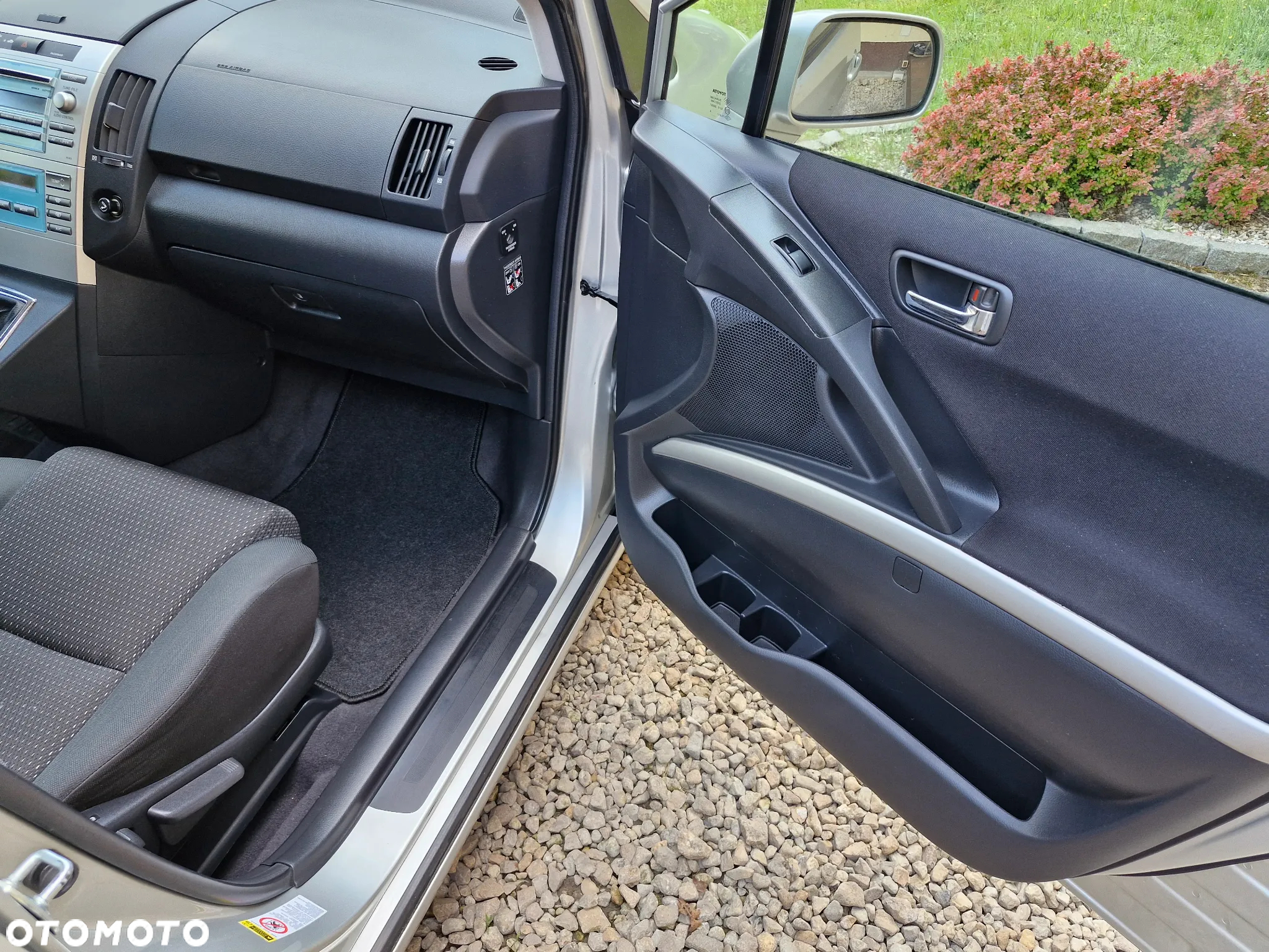 Toyota Corolla Verso 1.8 Gold + - 21