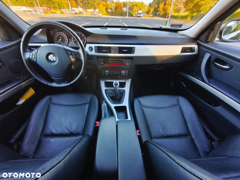 BMW Seria 3 320i Touring - 8