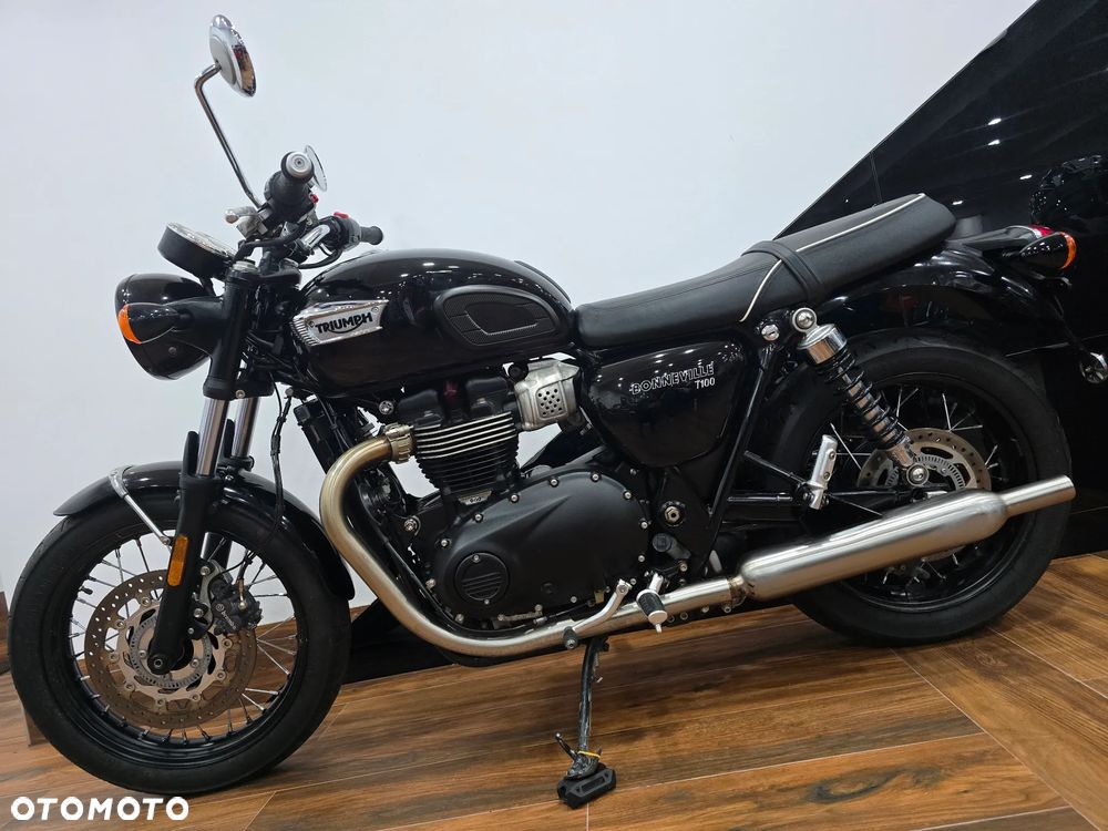 Triumph Bonneville - 36