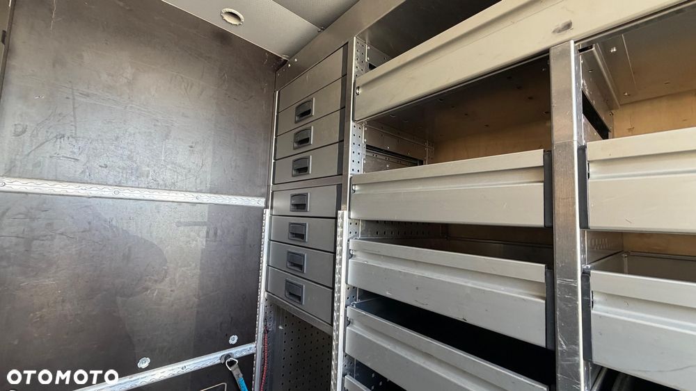 Mercedes-Benz Sprinter - 16
