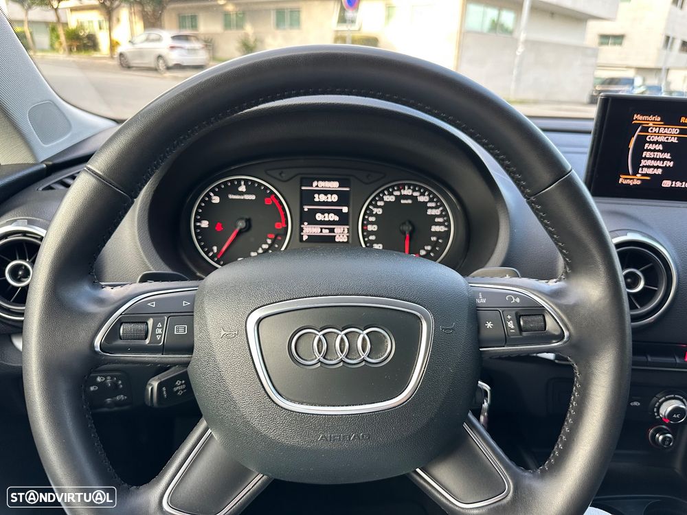 Audi A3 Sportback 1.6 TDI Attraction S tronic - 48