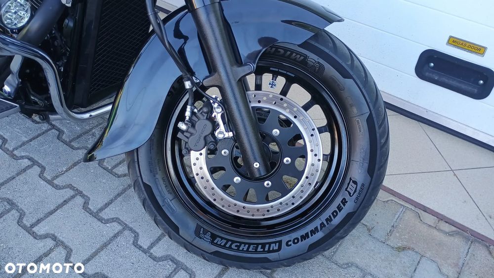 Suzuki Intruder - 14