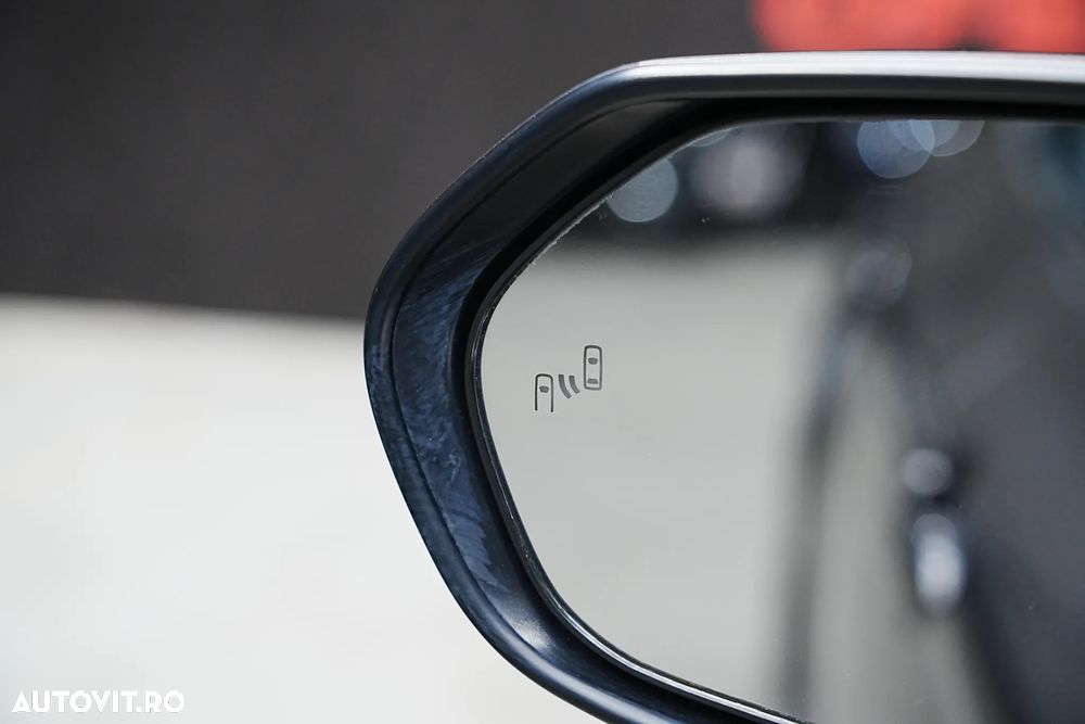 Toyota Camry Luxury - 35