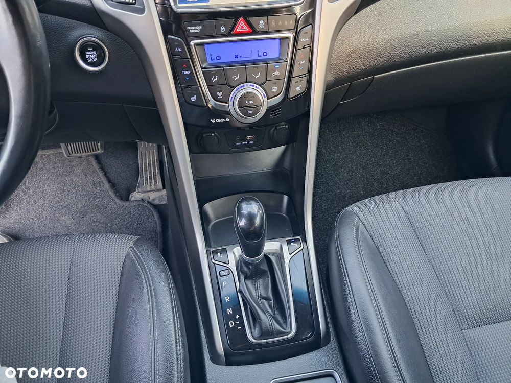 Hyundai i30 blue 1.6 CRDi DCT Premium - 28