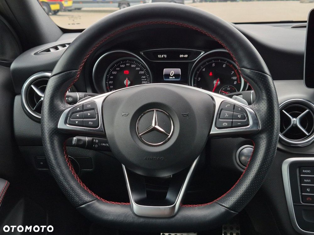 Mercedes-Benz GLA - 25