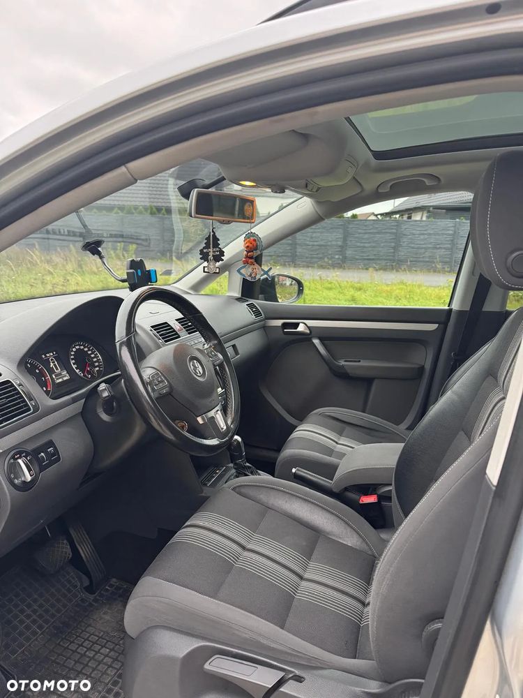 Volkswagen Touran - 11
