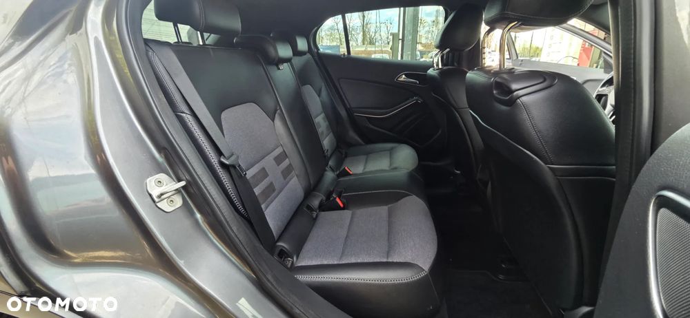 Mercedes-Benz GLA - 34