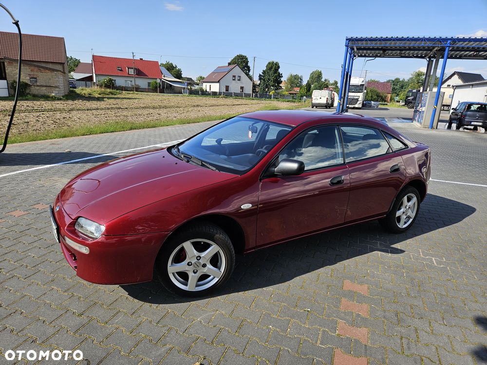 Mazda 323F - 4