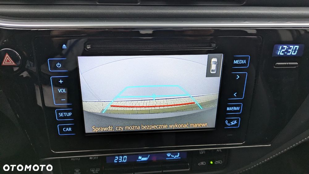 Toyota Auris 1.6 Premium - 13