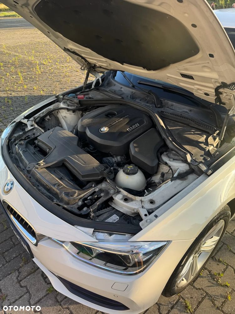 BMW Seria 3 318i Sport Line - 15
