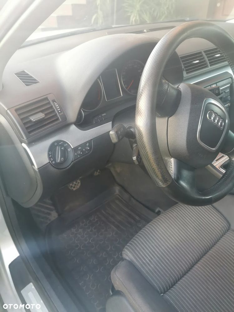 Audi A4 Limousine - 11