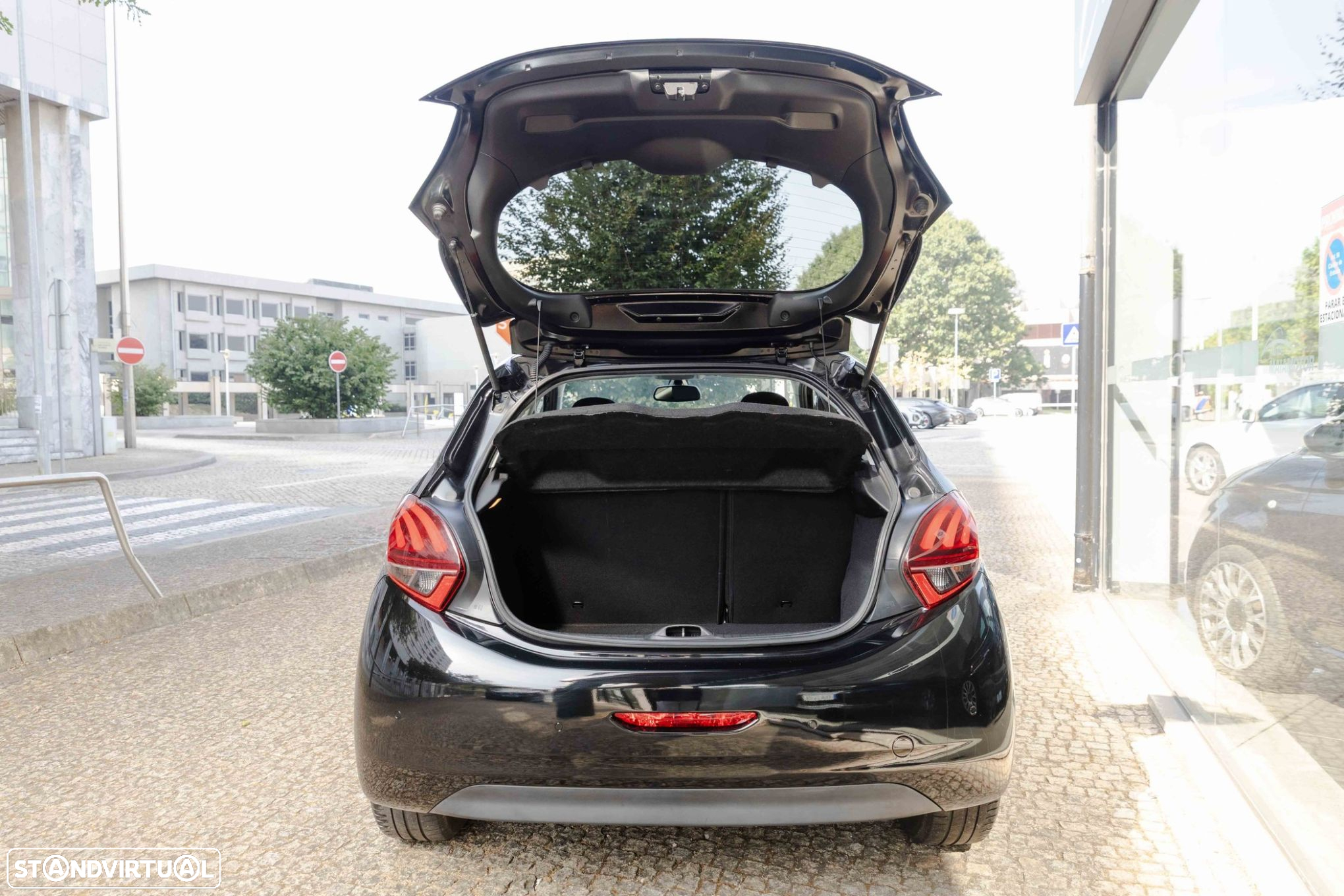 Peugeot 208 1.5 BlueHDi Signature - 17