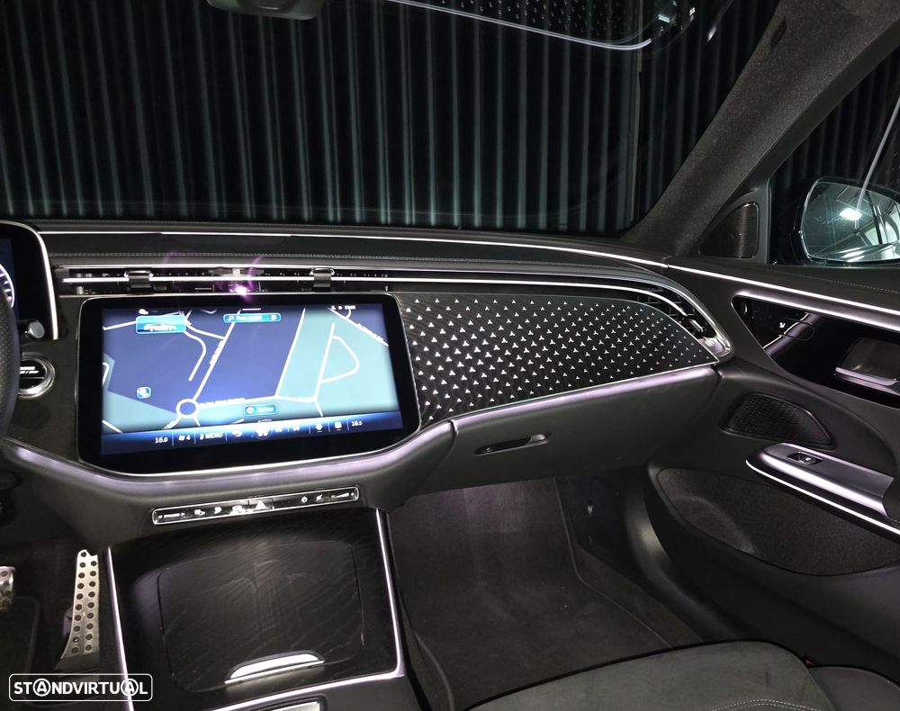 Mercedes-Benz E 300 de 4Matic 9G-TRONIC AMG Line - 25
