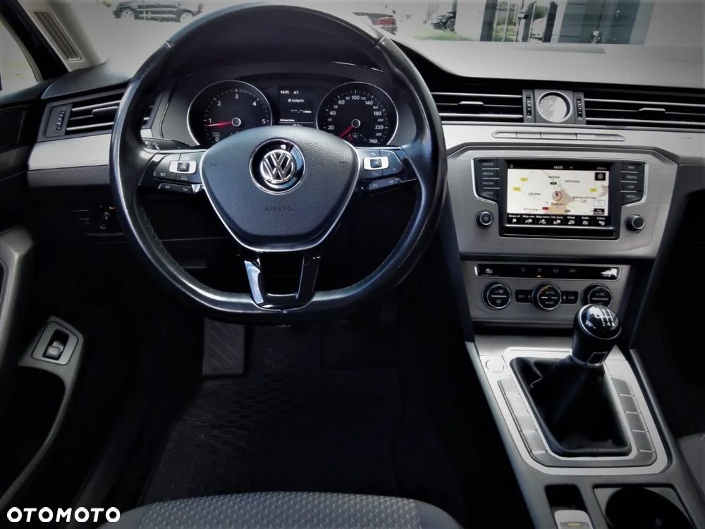 Volkswagen Passat Variant 2.0 TDI SCR Trendline - 24