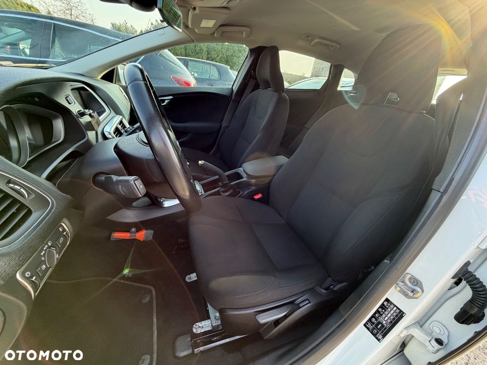Volvo V40 D2 - 32