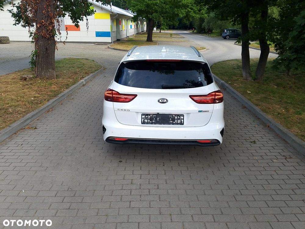 Kia Ceed 1.6 CRDi (48V Mild-Hybrid) DCT7 GT Line - 6