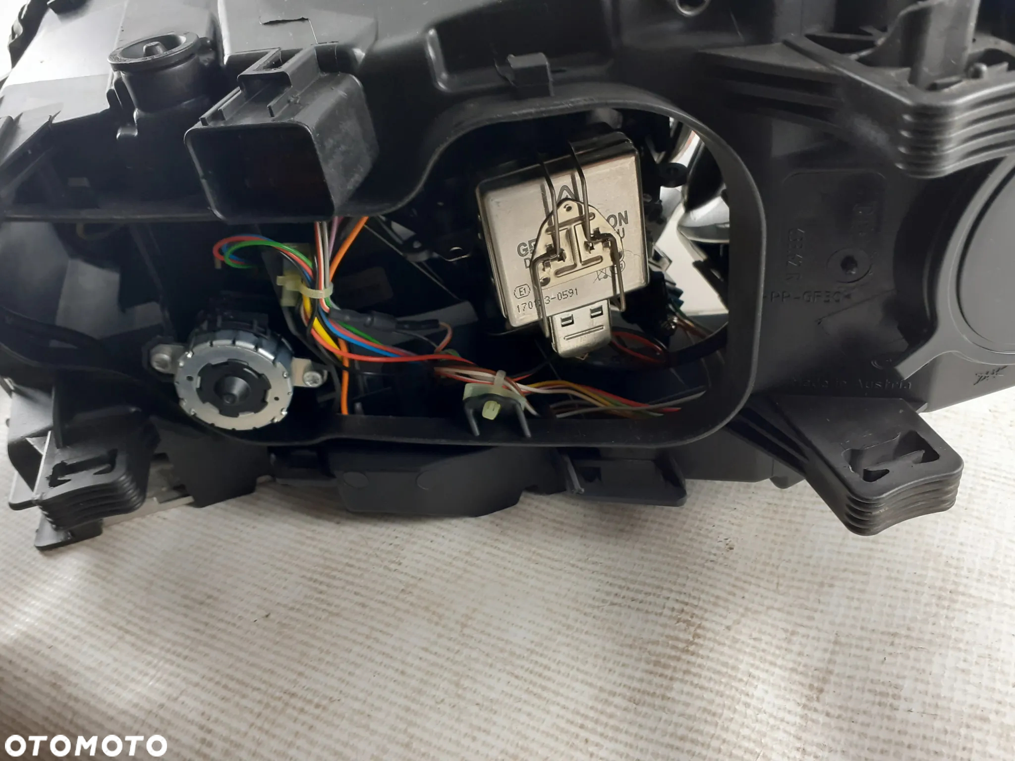 Lampa prawa przód Volvo V70 xenon-skr - 7