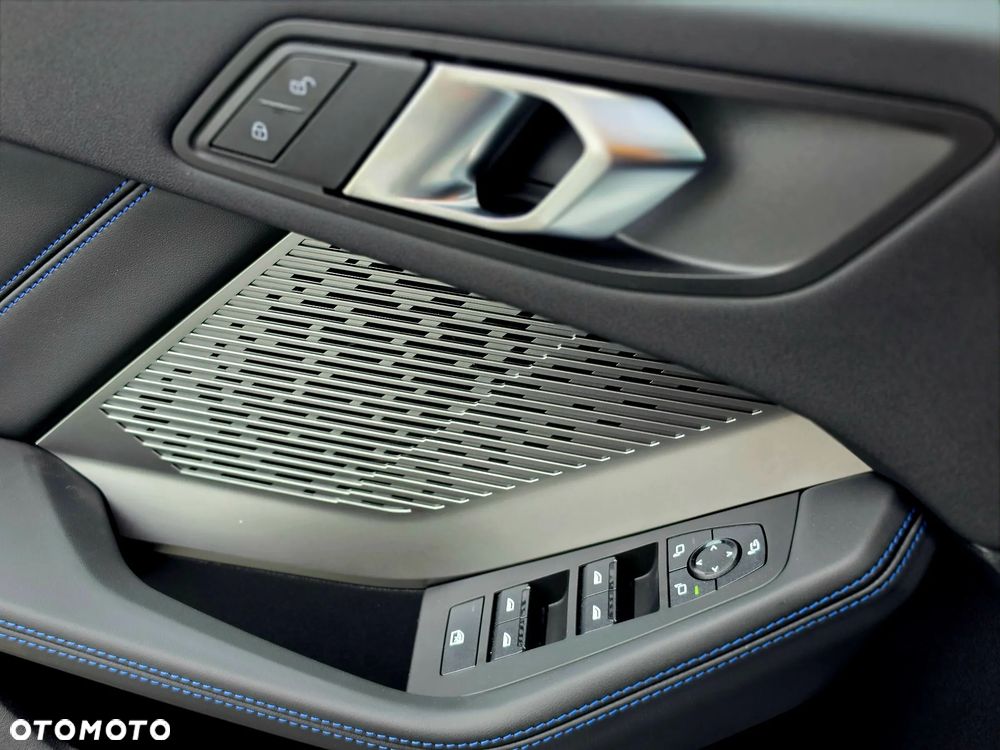 BMW Seria 1 120 mHEV - 24
