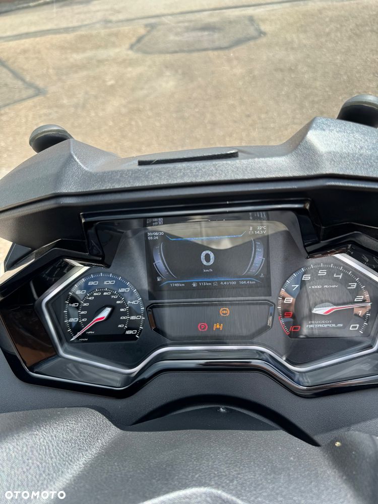 Peugeot Metropolis - 8