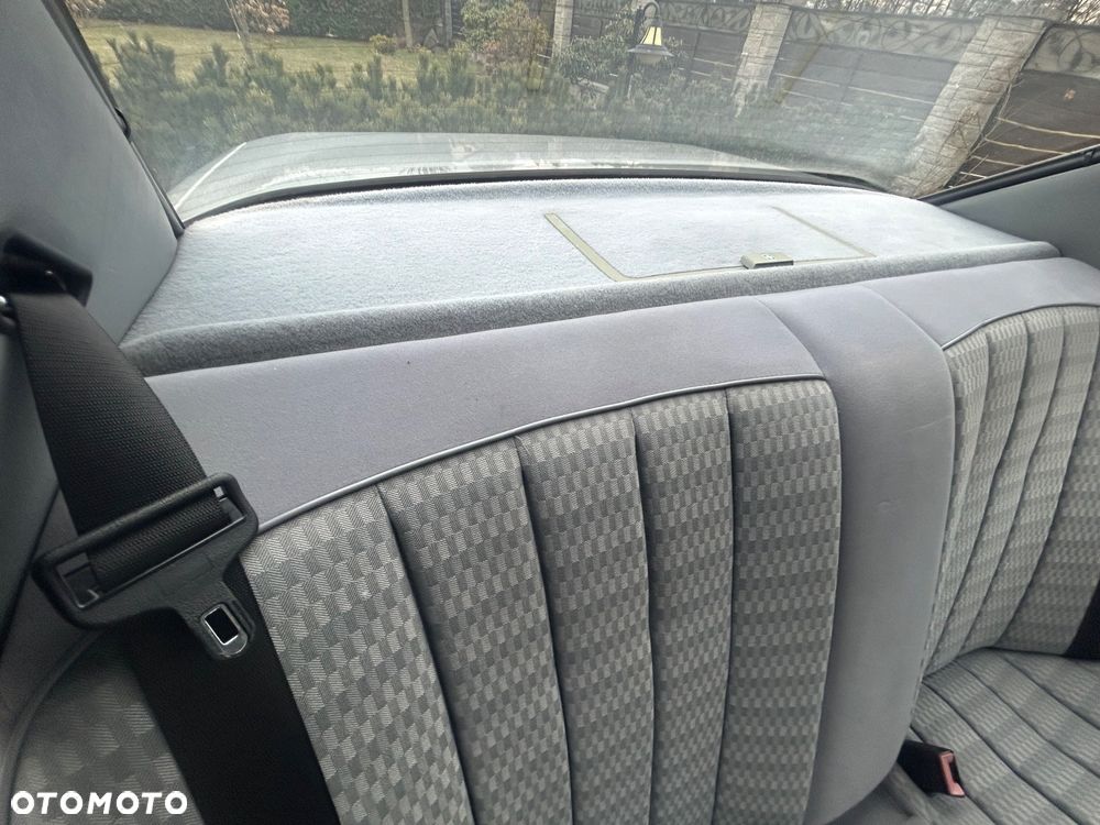 Mercedes-Benz W201 (190) - 12