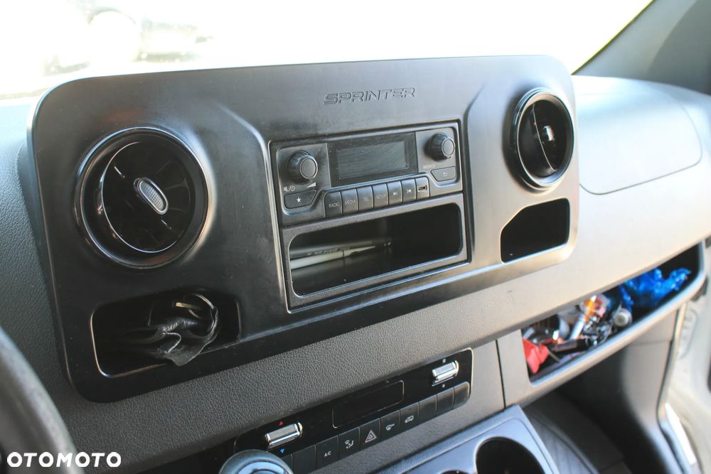 Mercedes-Benz Sprinter - 11