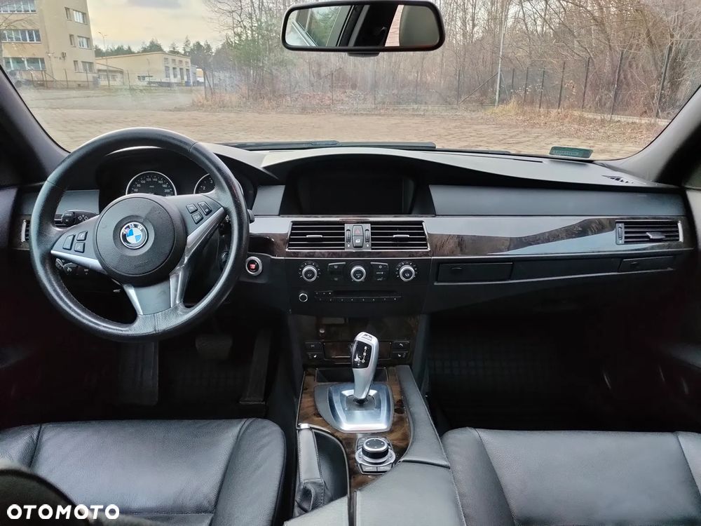BMW Seria 5 530i xDrive - 32