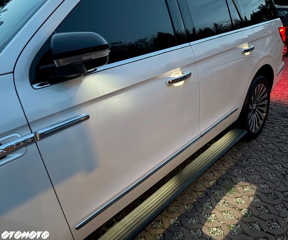 Lincoln Navigator - 12