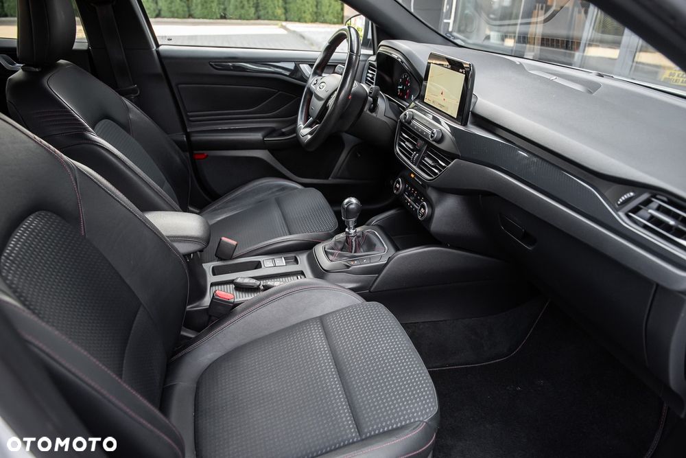 Ford Focus 1.0 EcoBoost ST-Line - 34