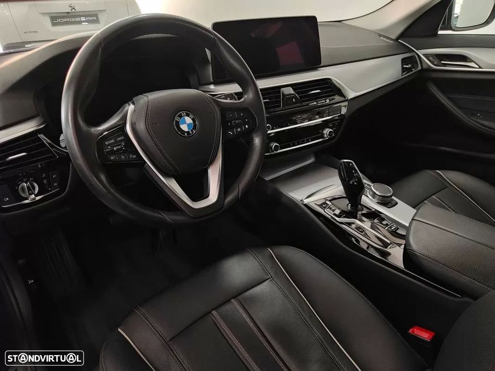 BMW 520 e Line Luxury - 44