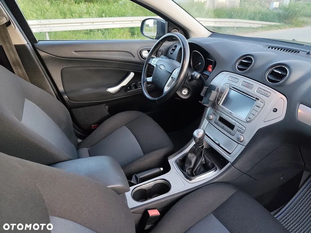 Ford Mondeo 1.6 Ghia - 9