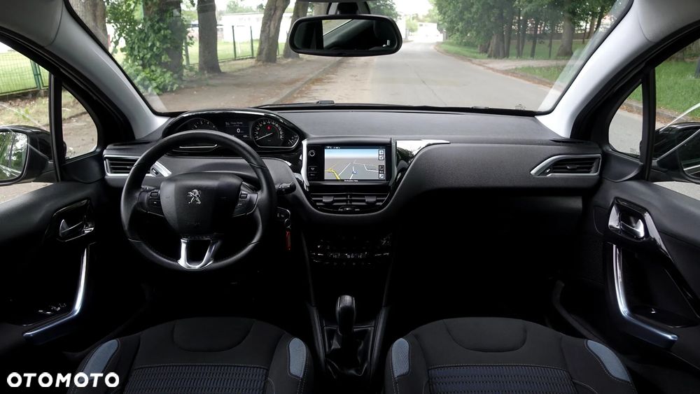 Peugeot 208 120 VTI Allure - 12
