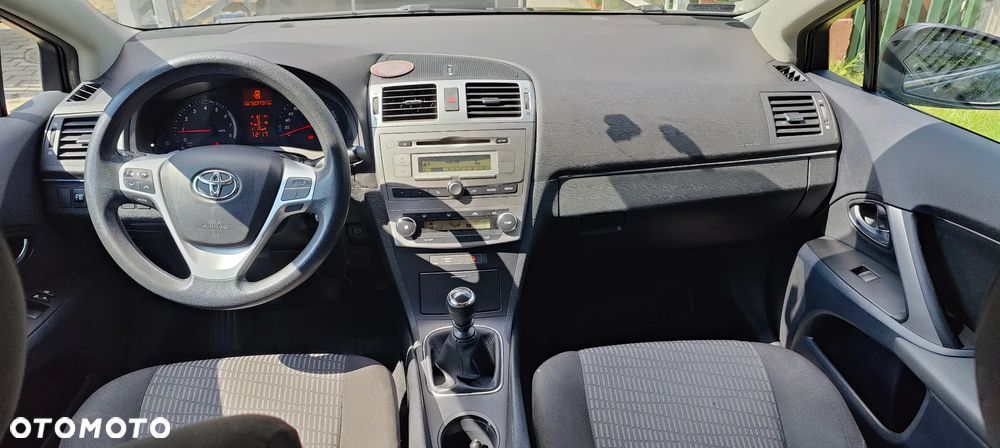 Toyota Avensis 1.6 Sol - 8
