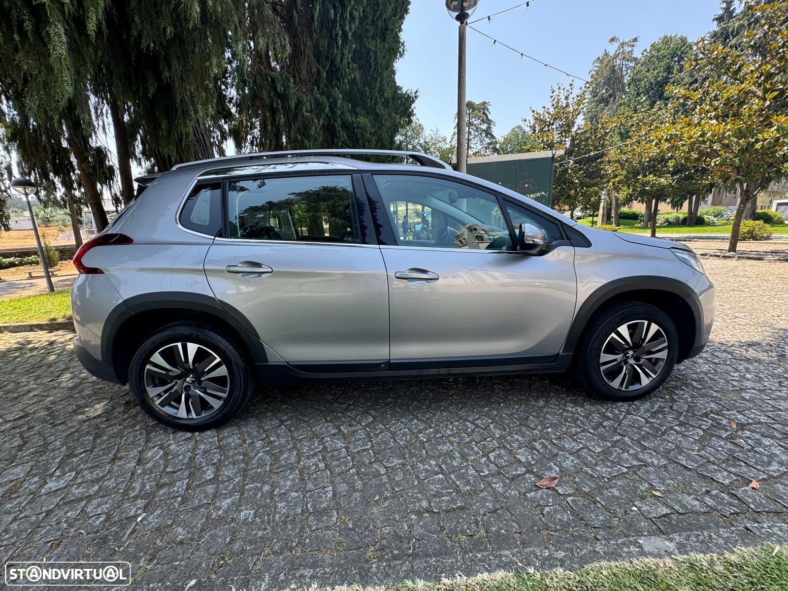 Peugeot 2008 1.2 PureTech Allure EAT6 - 14